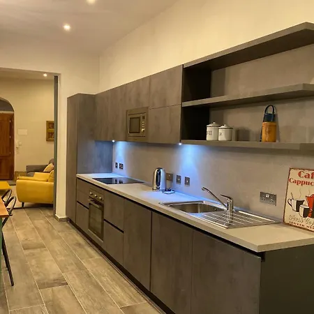 New Designer Townhouse Semesterbostad Sliema